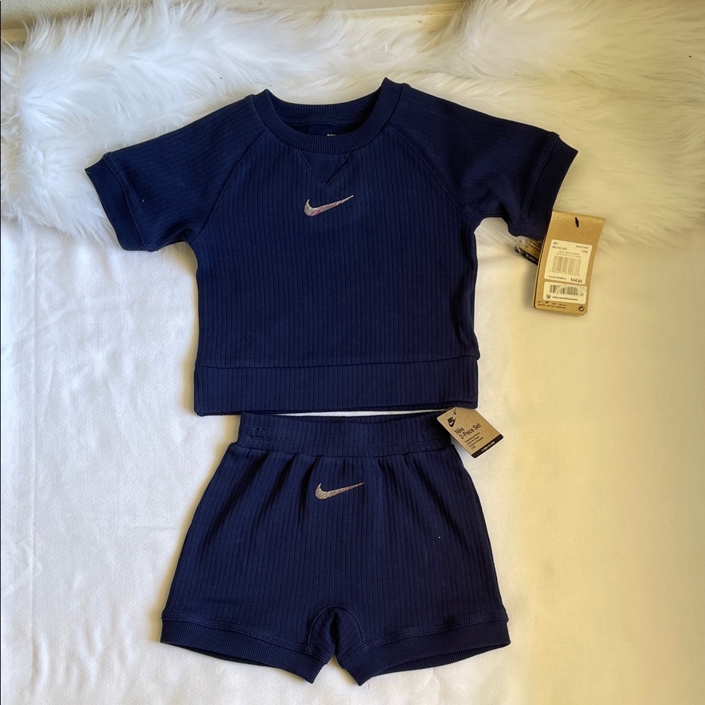 Nike Unisex Set Various Sizes Brand New With tags.